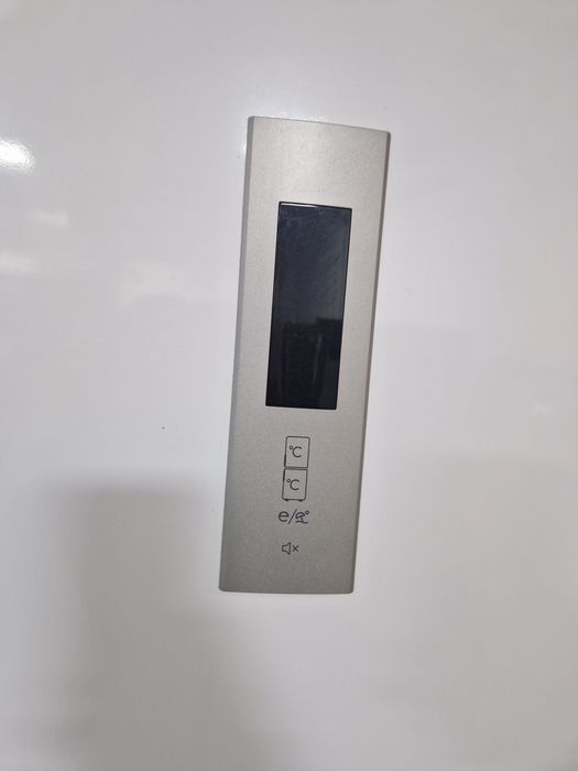 Хладилнек с фризер Sharp A++ No Frost