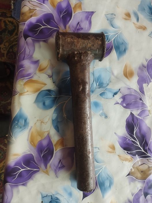 Продам кувалду 2,45 кг