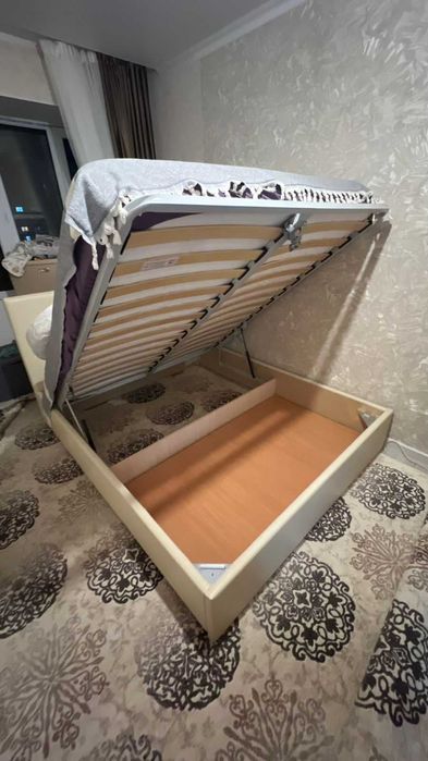 продается спальная кровать