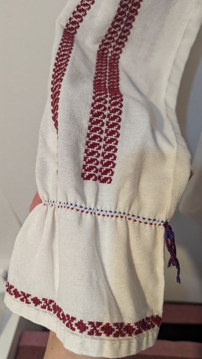 Ie tradițională  lucrata manual