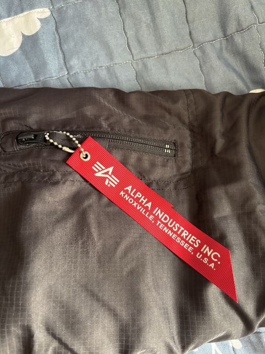 Продам куртку Alpha Industries.
