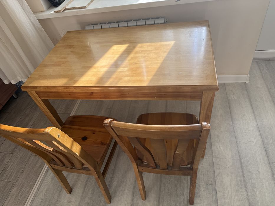 Стол со стульями