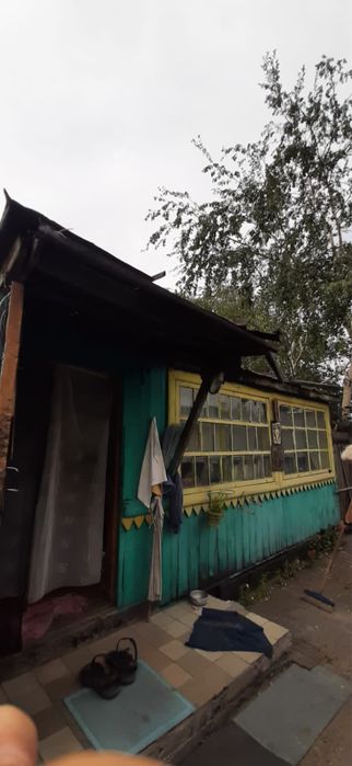 Продаётся дом с большим участком.