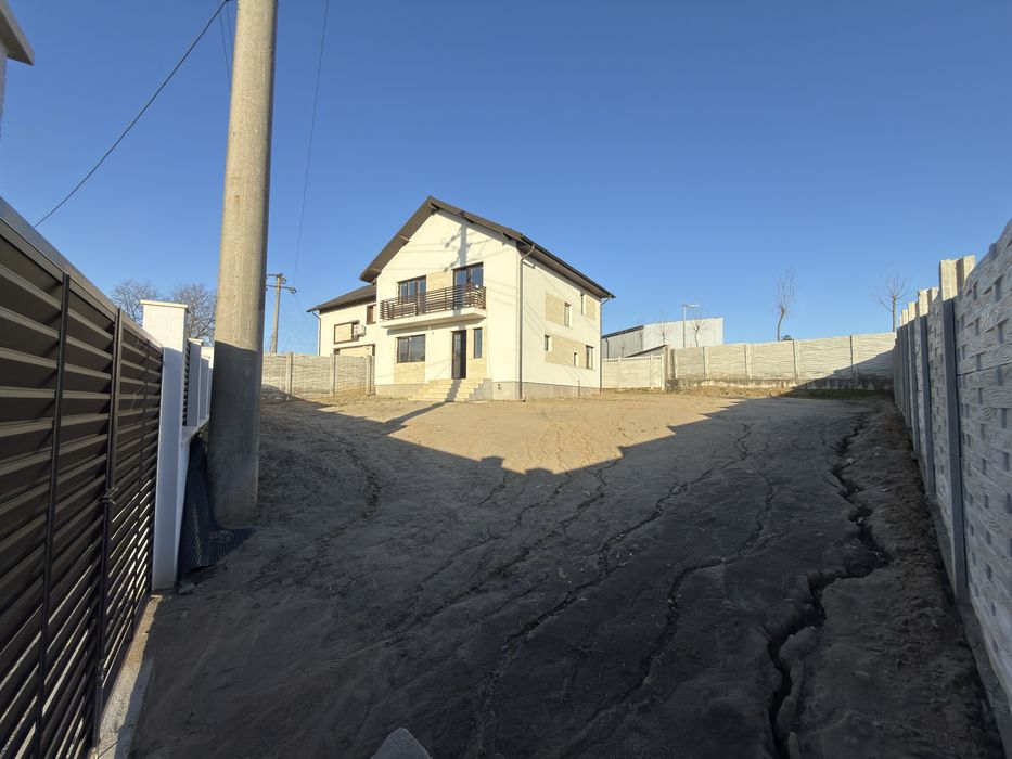 Vand casa zona consul