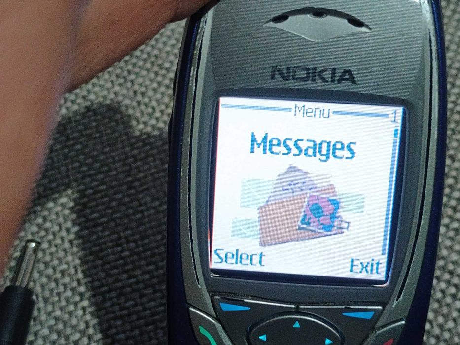 Nokia 6100 един собственик със зарядно