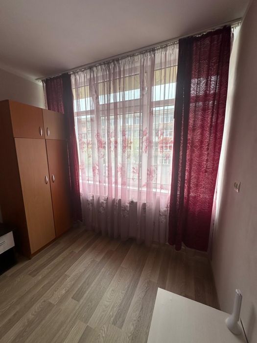 Vand camera de camin 12 m2 - Intabulata, recent renovata