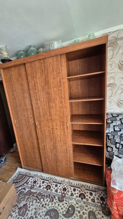 Продам трёхдверный шкаф купе