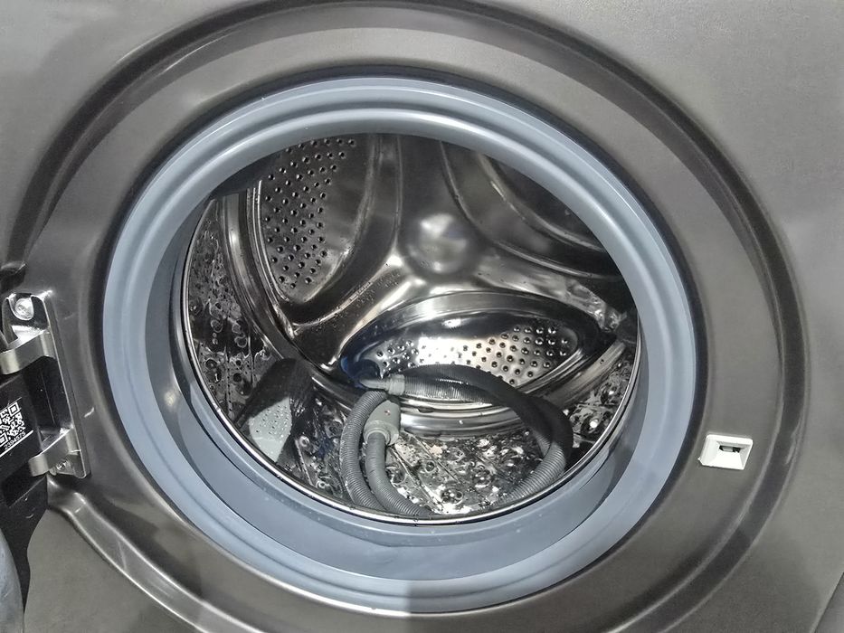 Инверторна слим пералня със сушилня Боман 8/5 кг инокс/сива