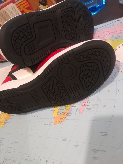 Adidasi tip gheata puma marimea 33