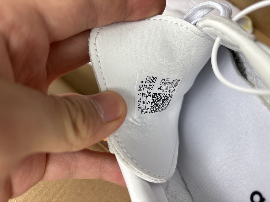 Продам абсолютно новые adidas samba og