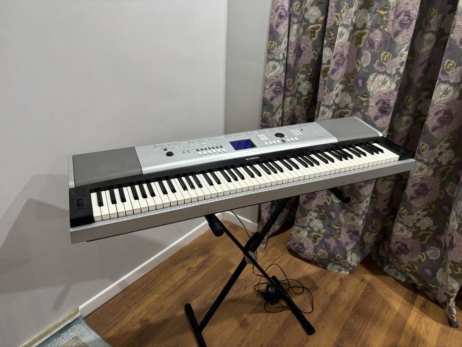 Синтезатор YAMAHA DGX-520