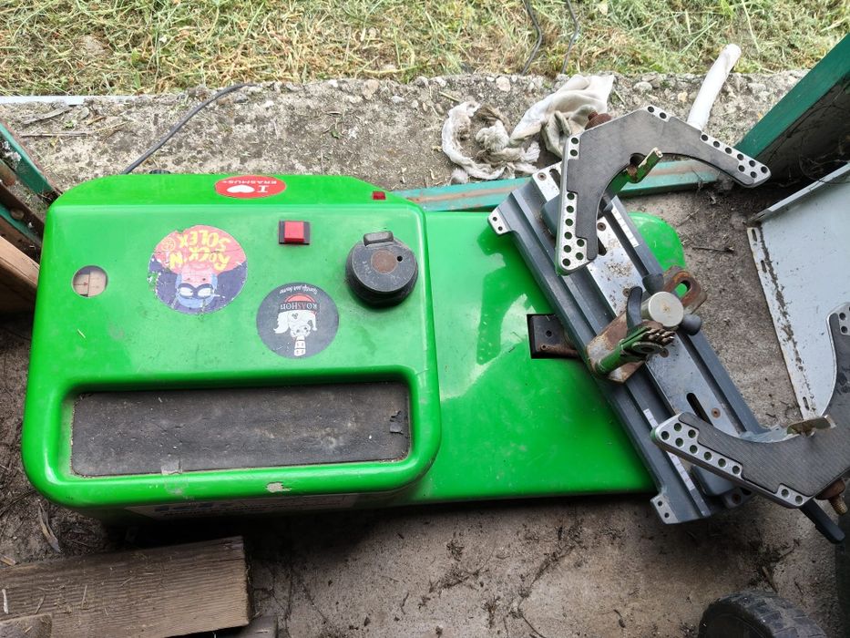 Mașina electrica acordat  rachete tenis
