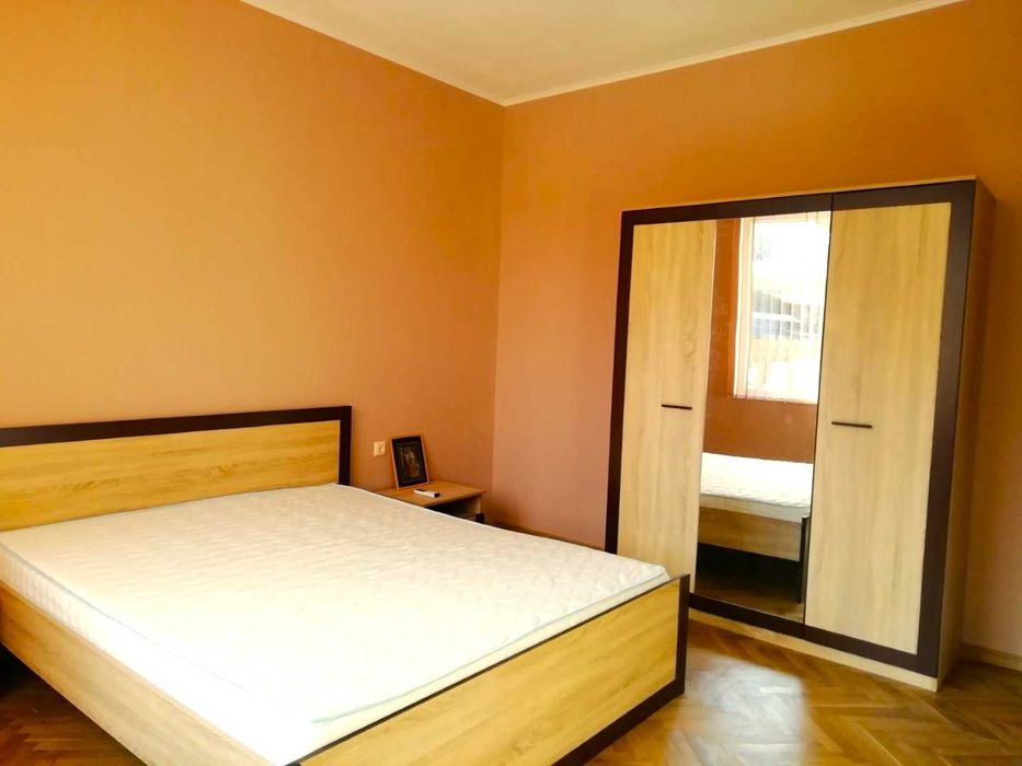 Дава се под наем Тристаен апартамент в Варна, Гръцка махала - 70 кв.м за 510 € - Снимка #2