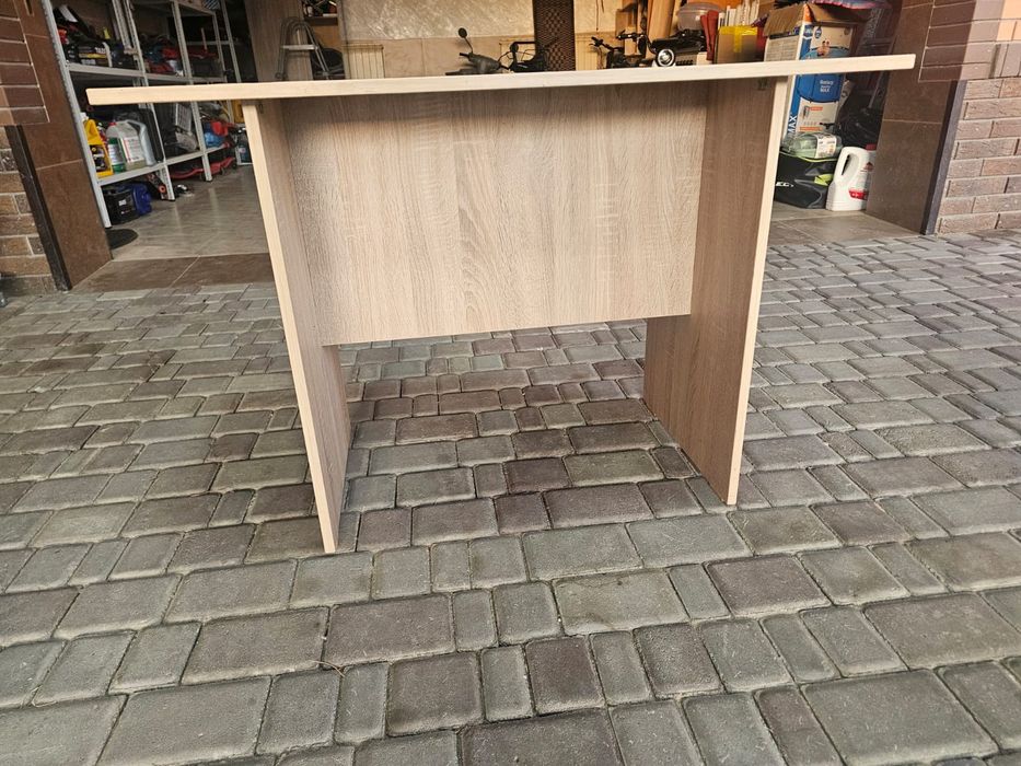 Стол со стульями