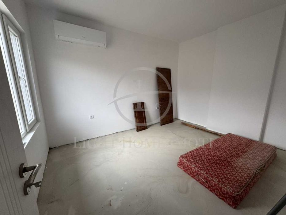 Реф. 2884 Отремонтирана Двуетажна къща с гараж и двор с. Павелско