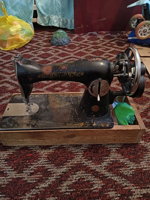 Швейная машина. Ручная.
