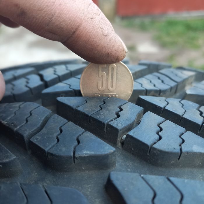 Vand  4 cauciucuri de iarna.