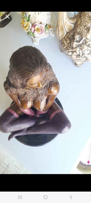 Скулптура на жена