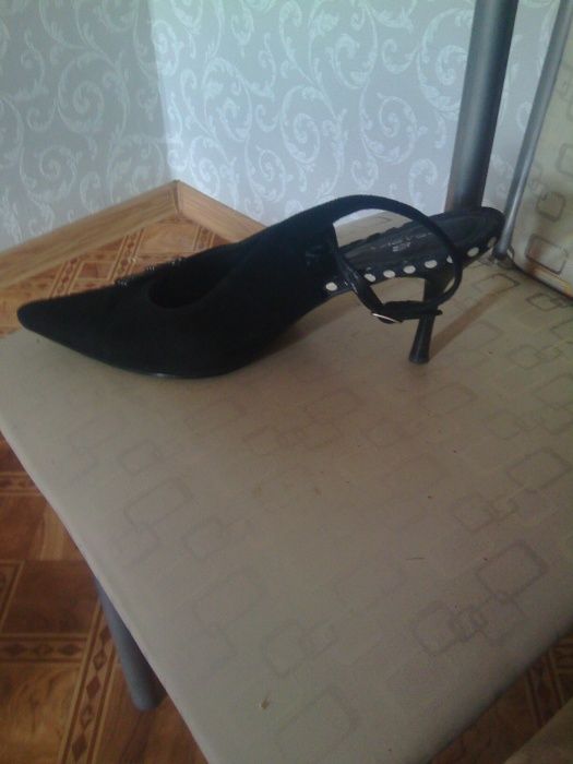 Продам босоножки