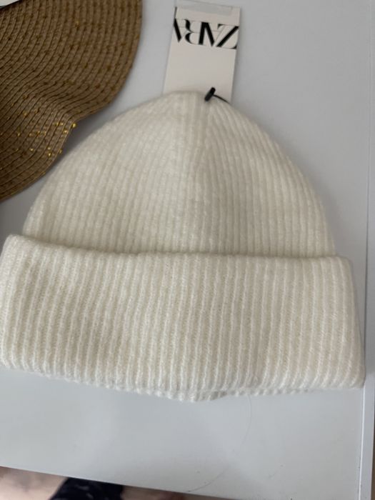 Шапки  женскме Zara