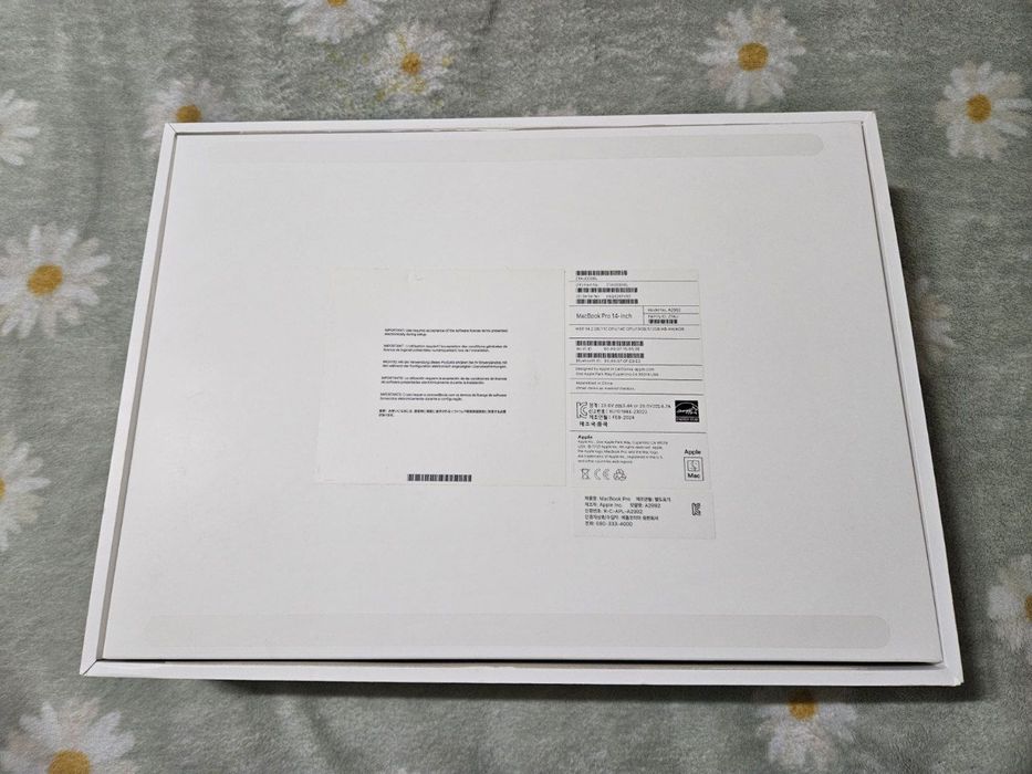 MacBook Pro M3 Pro 14 dyum spaceblack (18GB/512GB) full box sotiladi