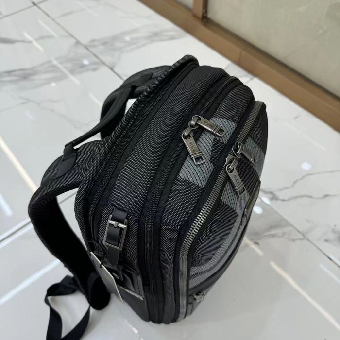 Продам рюкзак Tumi