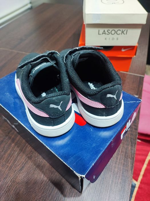 Vând adidași puma fete