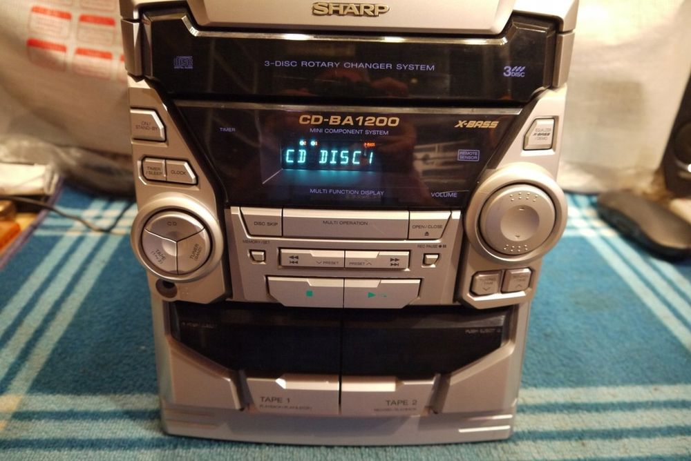 Продавам стерео уретба sharp cd-ba 1200