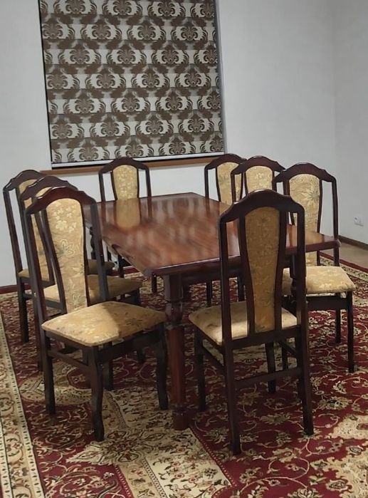 Стол и стулья 8 штук в отличном состоянии