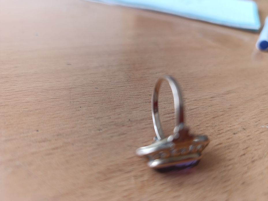 Тилла узук сотилади