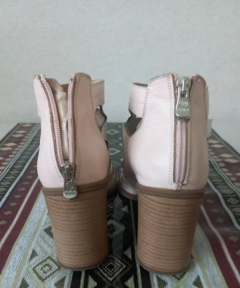 Кожаная обувь летняя