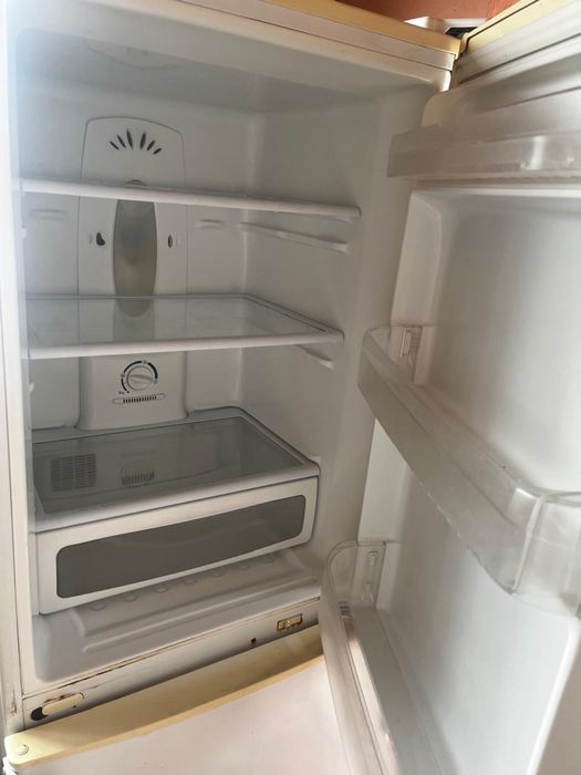 продается холодильник