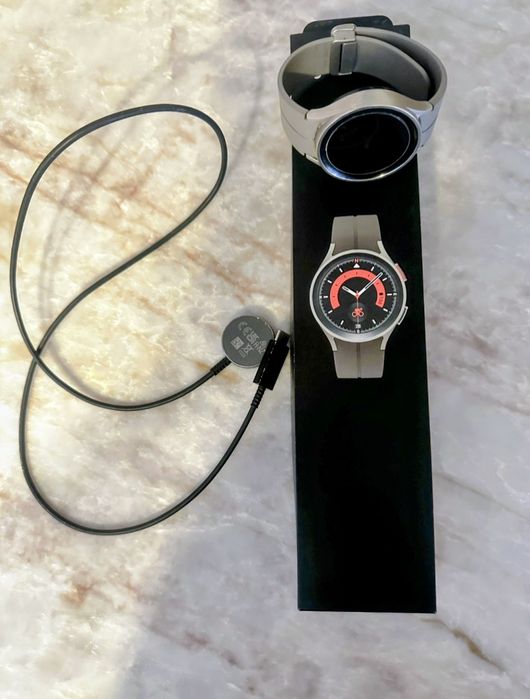 Vând Samsung Galaxy Watch 5