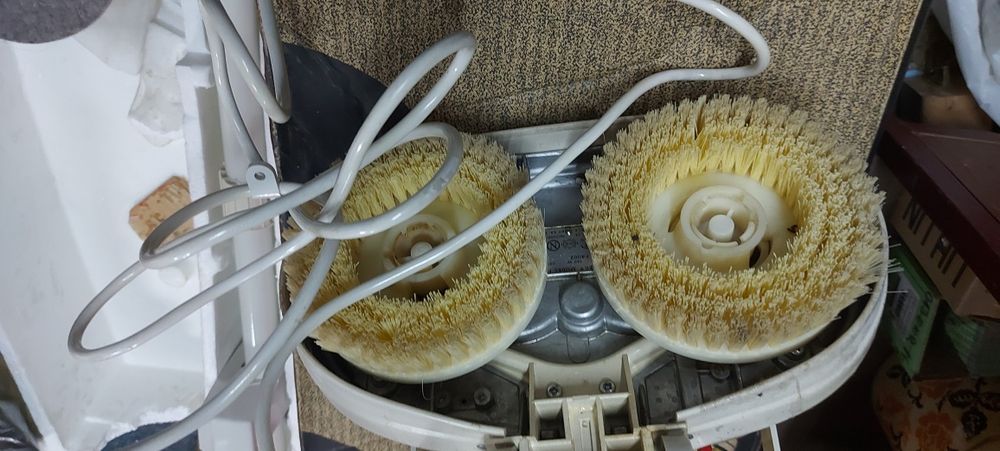 Машина за почистване на под