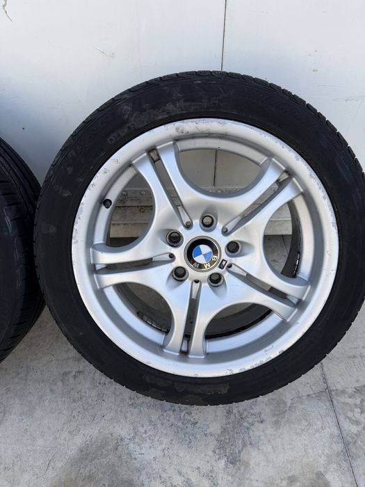 Продавам джанти Спорт пакет Style 68 5x120 72.6  Предни- 7.5Jx17 ET41 Задни - 8.5Jx17 ET50 Стават за е36,е46 и др. Едната джанта има нужда от заварка!