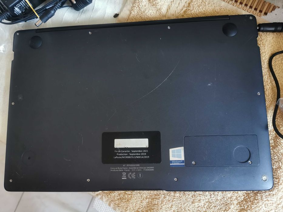 Laptop ultraportabil  Unowhy Y13  foarte subtire,defect,nu porneste