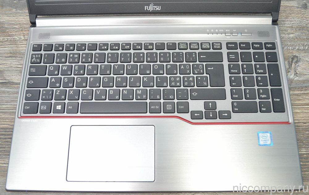 Fujitsu noutbuk.