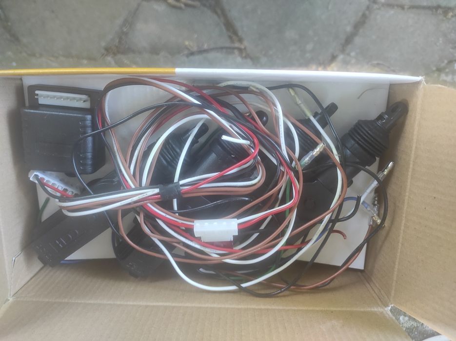 Универсално централно за кола