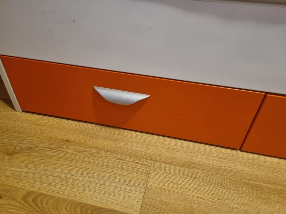 Детско легло .Дъската е гланц