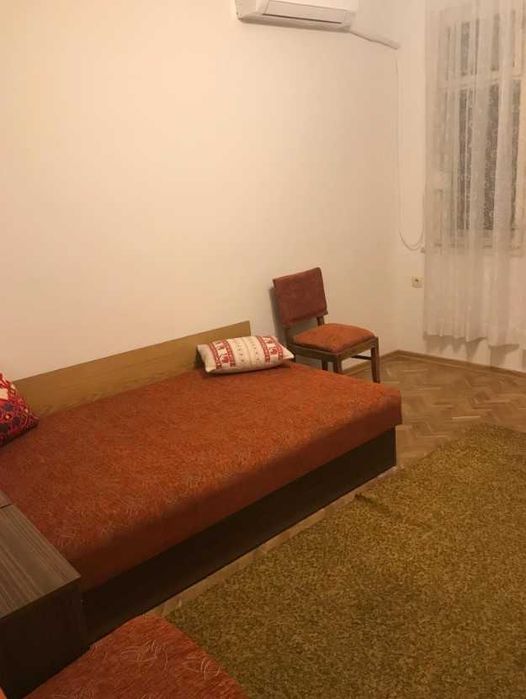 Дава се под наем Тристаен апартамент в Пловдив, Център - 88 кв.м за 357 € - Снимка #1