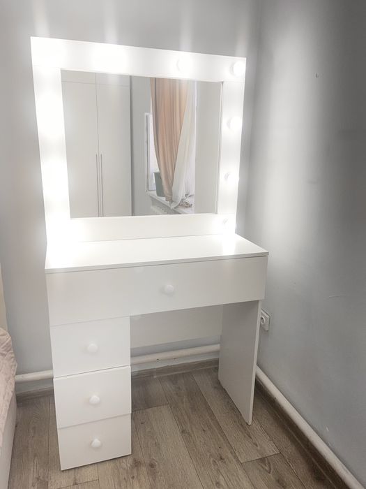 Продам туалетный столик!