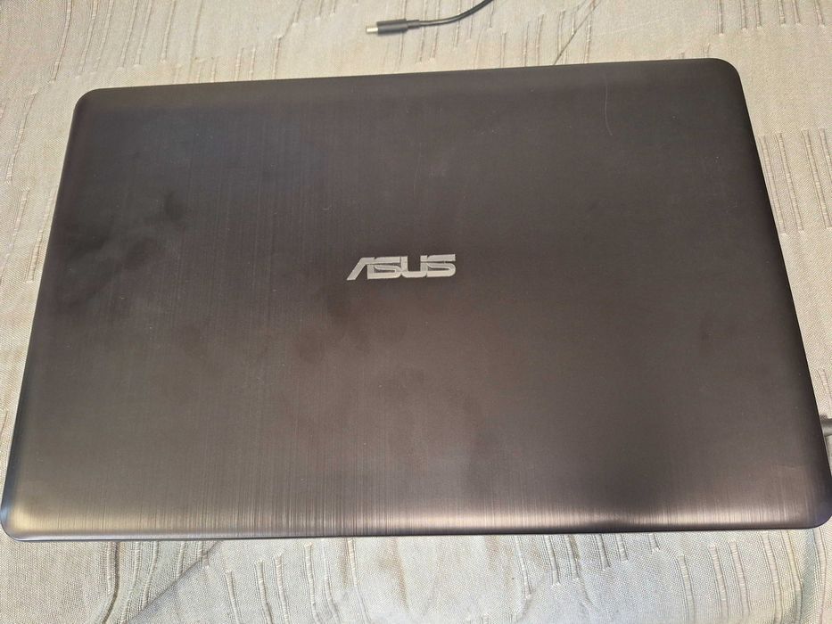 Лаптоп Asus X540S