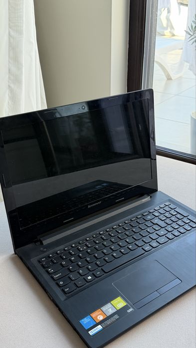 Laptop Lenovo - utilizat, urme minime de uzura