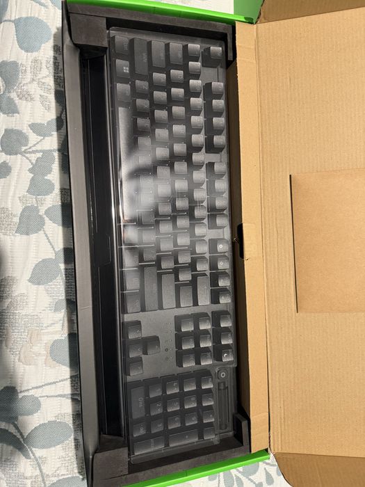Blsckwidow v3 full yellow switches