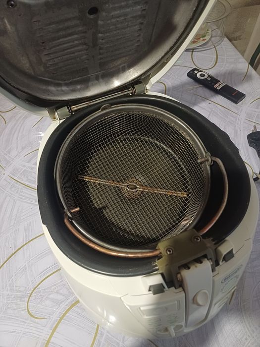 Продам фритюрнцу Delonghi