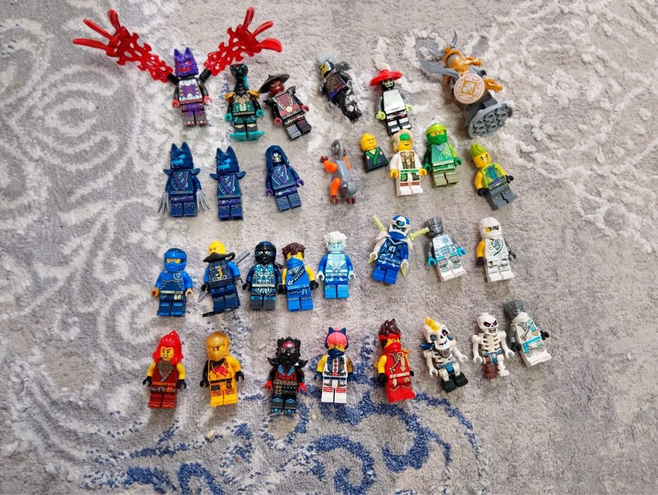 продам лего фигурки и детали