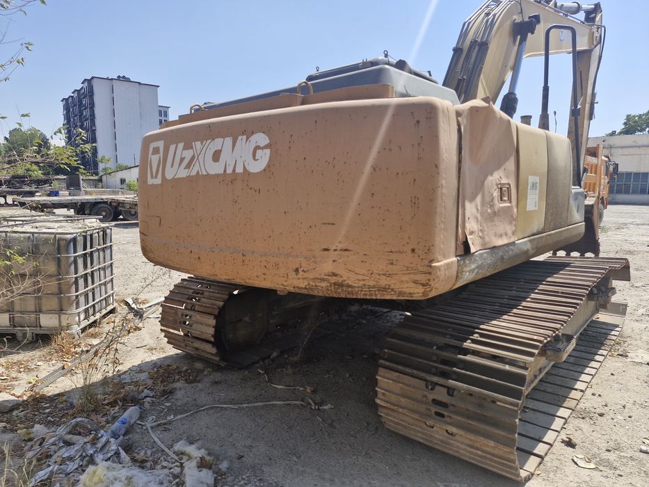 XCMG 210 гусеничный эксковатор сотилади. Соз холатда.