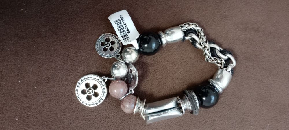 Vând brățări noi