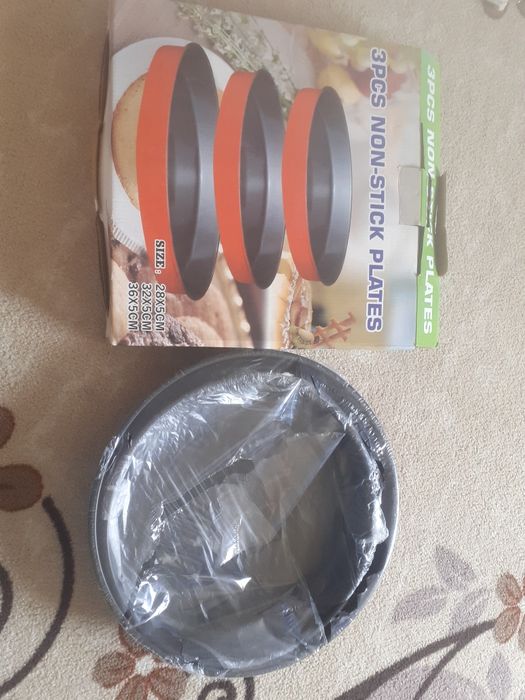 2 броя нови тави