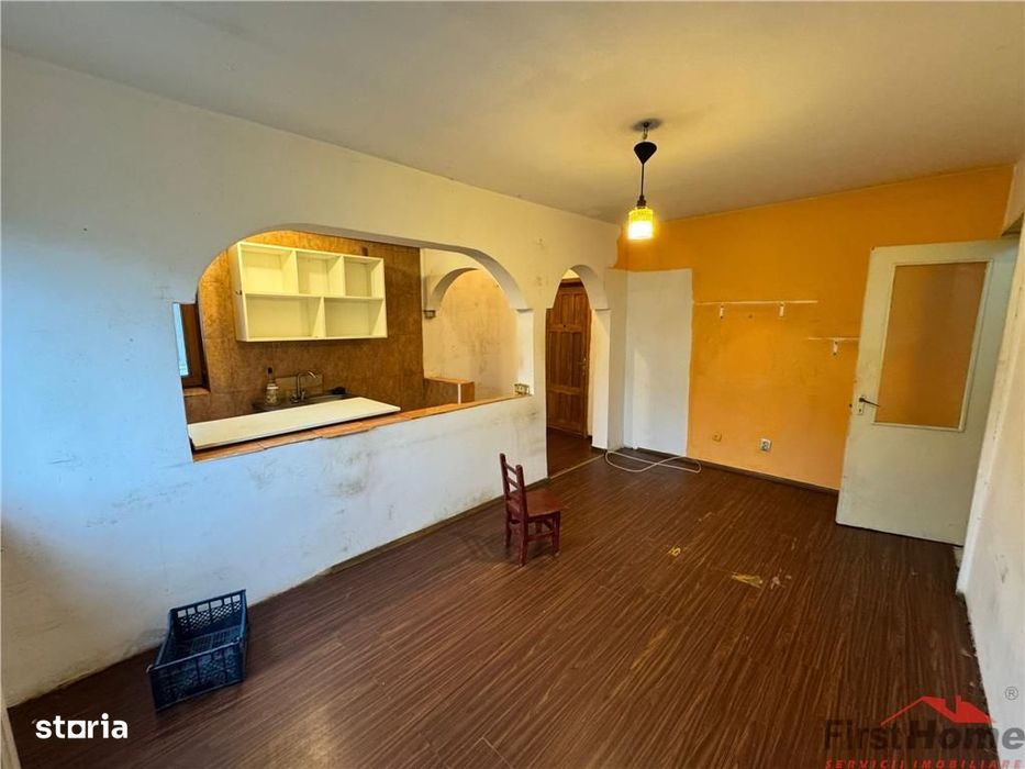 2 camere, zona sud, etaj 3\/4, izolat, termopan (necesita renovare)